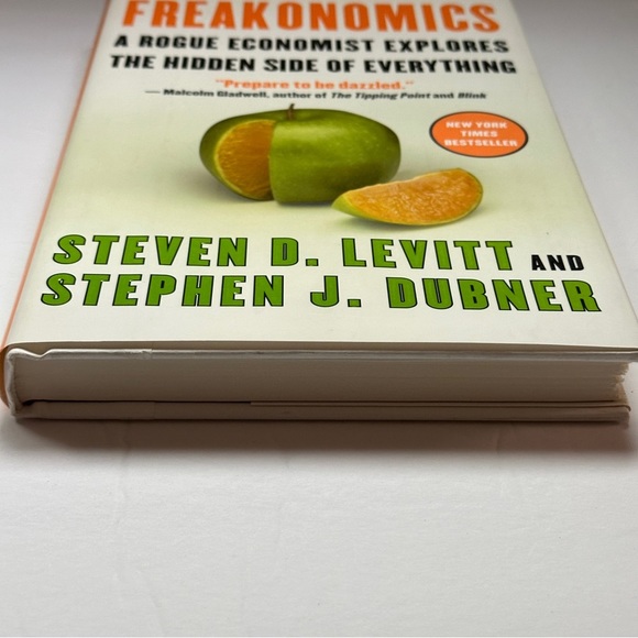 Freakonomics by Steven D. Levitt & Stephen J. Dubner | Economics| Hardcover Book - Picture 4 of 13